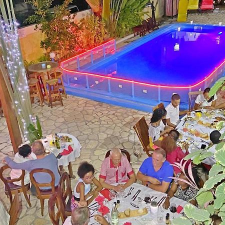 马任加可可酒店及餐厅 马哈赞加 外观 照片