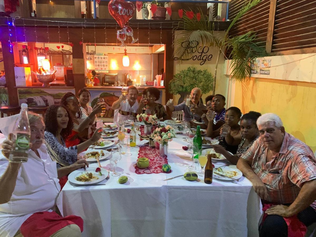 马任加可可酒店及餐厅 马哈赞加 外观 照片